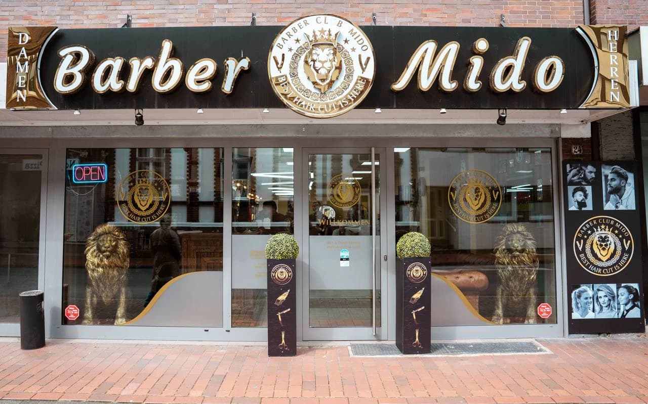 Die Fassade des BarberClub Mido in Epe